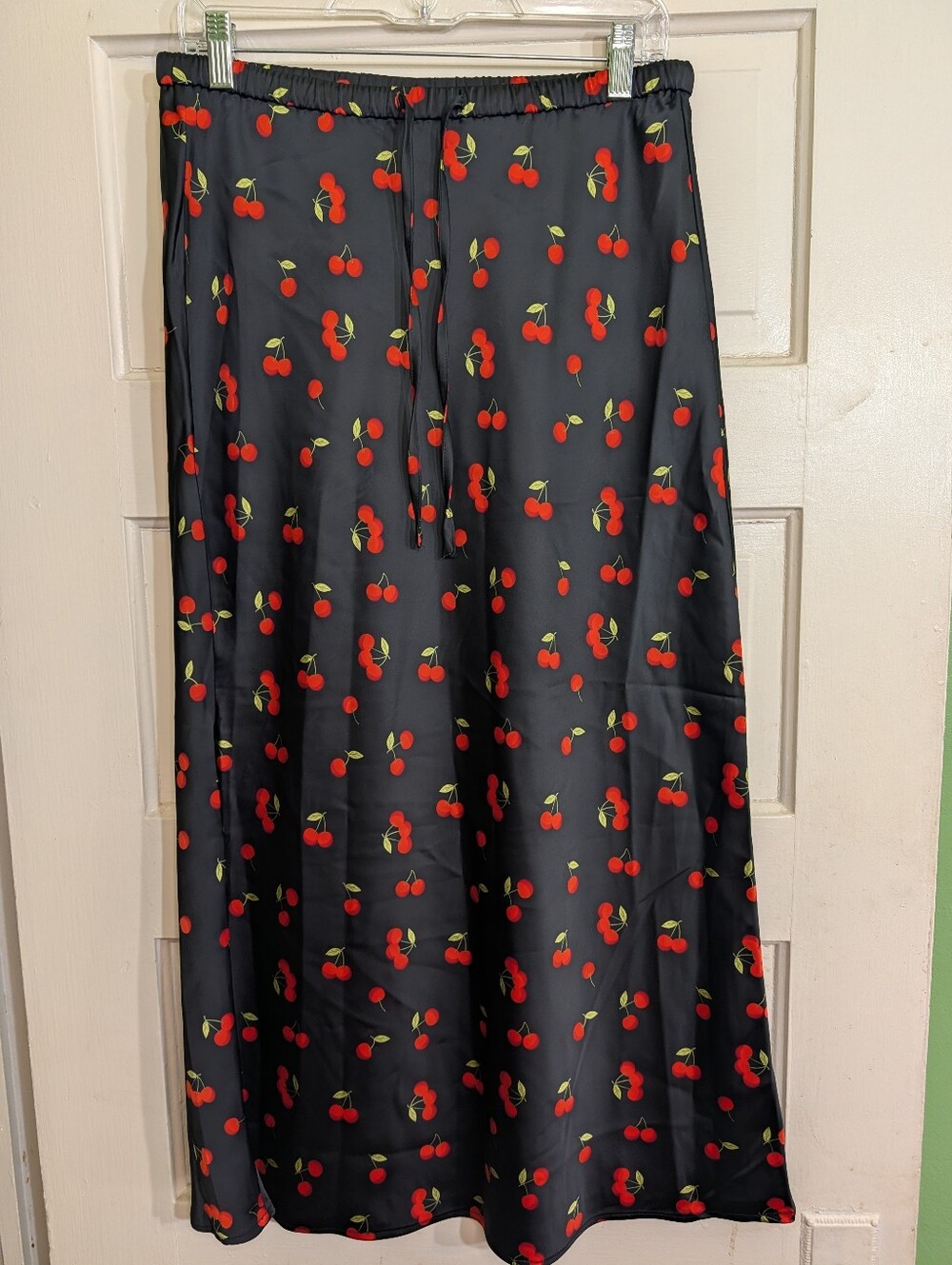 Rachel Zoe Cherry Print Satin Maxi Skirt Size 6 Black Red Drawstring - Picture 2 of 8